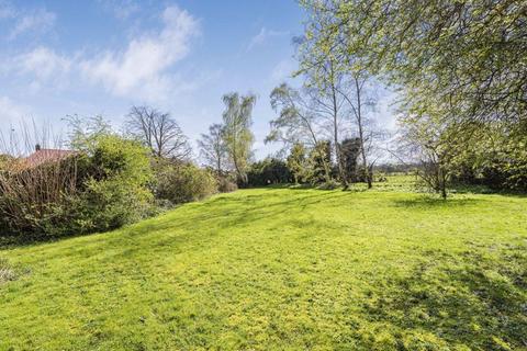 1 Beech Close, Effingham, Leatherhead, KT24 5PQ