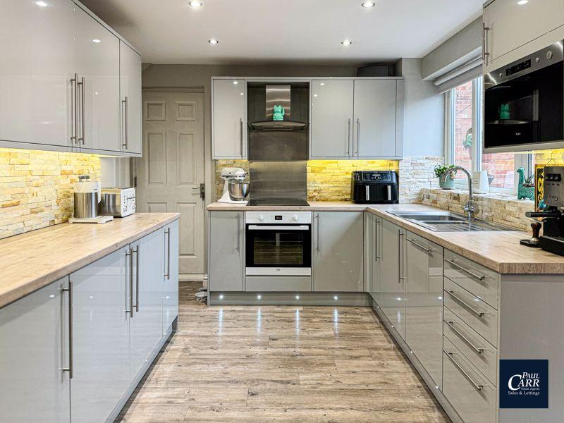 Falcon Close, Cheslyn Hay, WS6 7LJ 3 bed detached house for sale £300,000