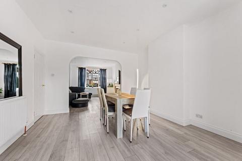 131 Oaks Avenue, Worcester Park, KT4 8XG