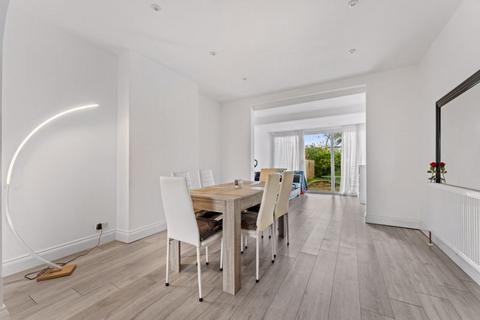 131 Oaks Avenue, Worcester Park, KT4 8XG
