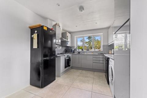 131 Oaks Avenue, Worcester Park, KT4 8XG
