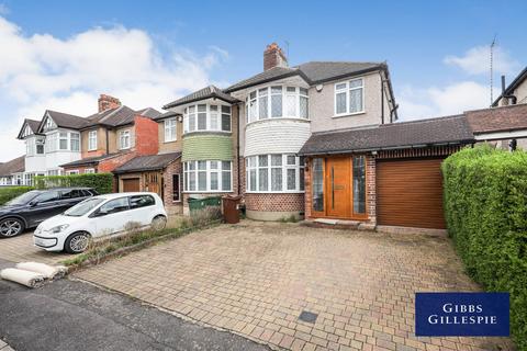 3 bedroom semi-detached house to rent, Southbourne Close, Pinner