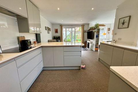 22 Baker Close, Clevedon, BS21 7TW