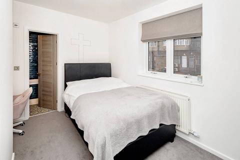 1 bedroom bedsit to rent, Remias Road, London NW4