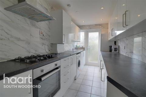 3 bedroom end of terrace house to rent, Chigwell Road, Woodford, IG8