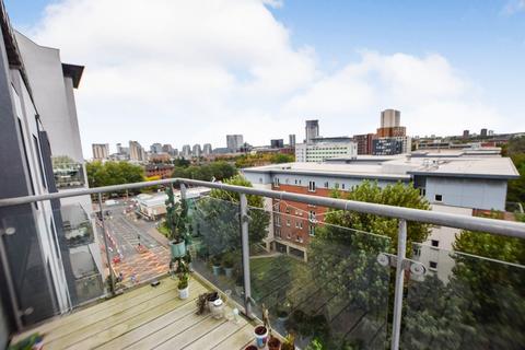 2 bedroom flat for sale, XQ7 Building, Taylorson Street South, Salford Quays, M5