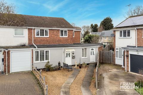 5 bedroom end of terrace house for sale, Kennet Gardens, Peterborough, PE4