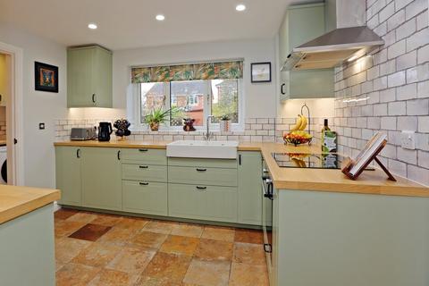 1 Clos Cefn Glas, Llantwit Fardre, Pontypridd, CF38 2BS