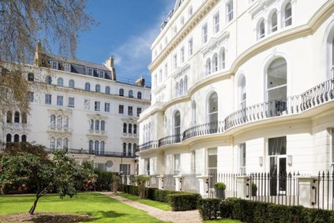 1 bedroom flat to rent, Flat G, Garden House -, Kensington Gardens Square, London