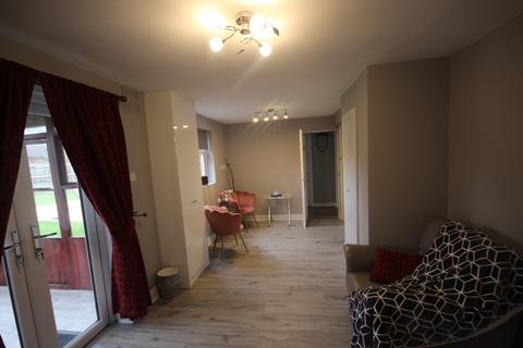 4 bedroom house to rent, Dawesmoor Close, SLOUGH SL2