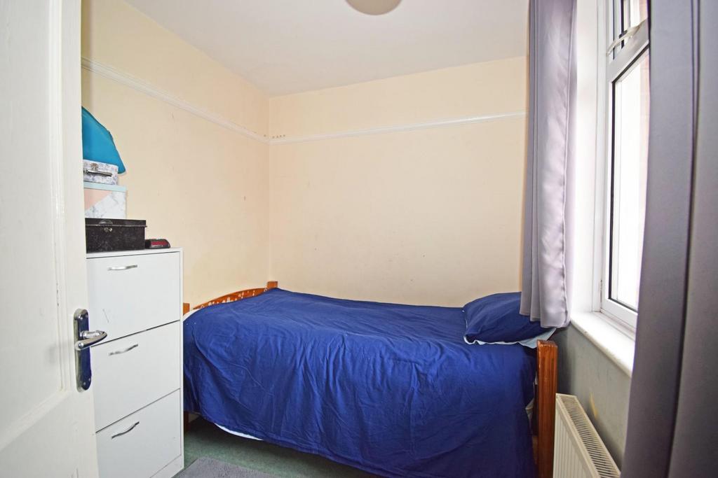 25 Toms Town Lane, bed 5.jpg