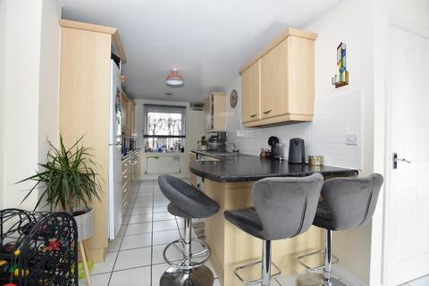 4 bedroom house share to rent, Banbury Way, Basingstoke RG24