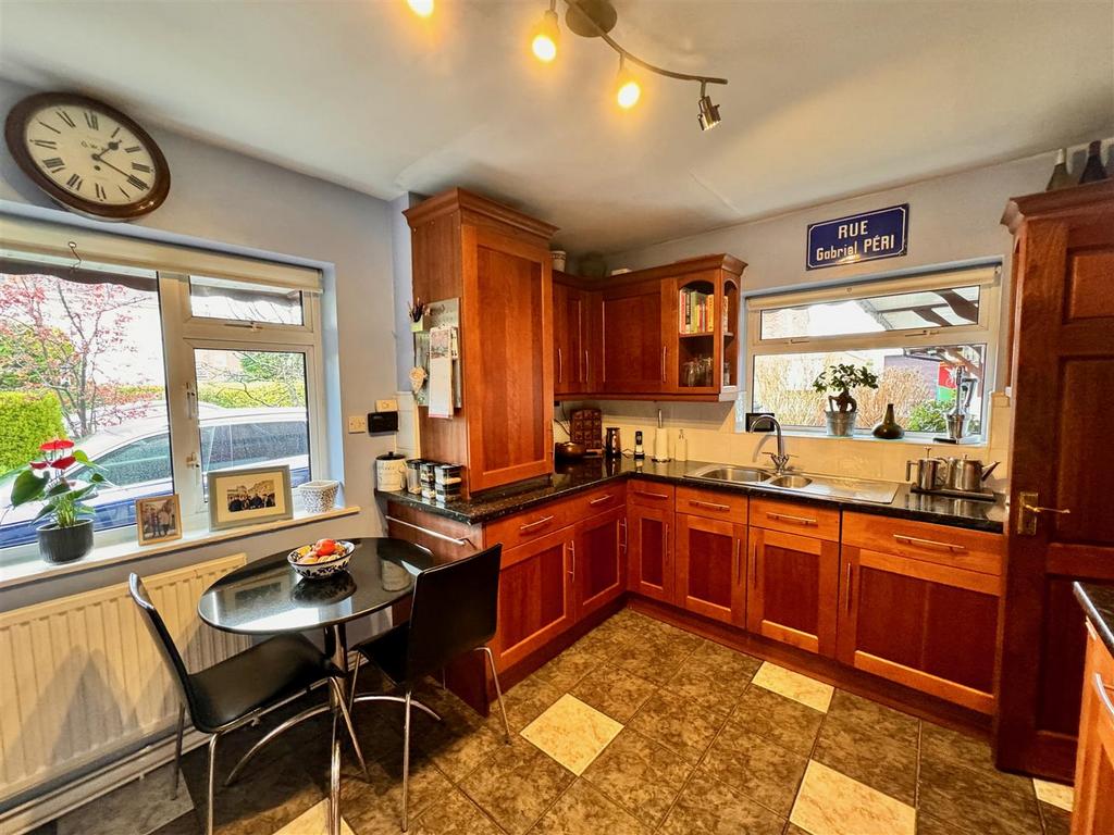 Palmers Close, Bilbrook, Wolverhampton 4 bed detached house for sale