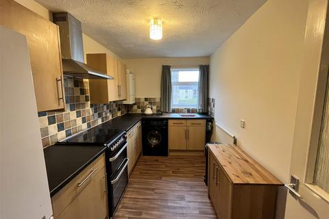 2 bedroom flat for sale, Field View, Chippenham