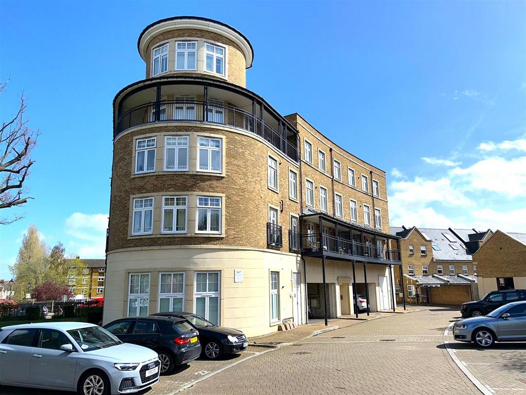 COMMUNAL GROUNDS &amp; PARKING