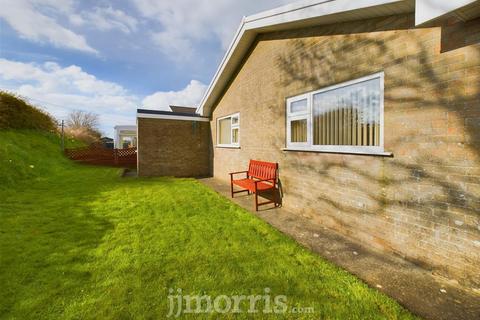 3 bedroom bungalow for sale, Dolwerdd Estate, Penparc, Cardigan