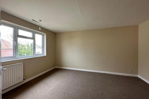 2 bedroom flat to rent, Heath Road, Maidstone ME17