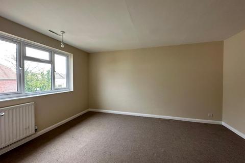 2 bedroom flat to rent, Heath Road, Maidstone ME17