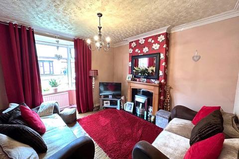 3 bedroom end of terrace house for sale, Orchard Lane, Leigh