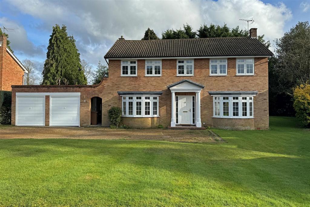 Cedar Walk, Kingswood 4 bed detached house for sale - £1,250,000