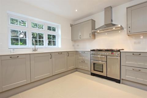 8 Cedar Walk, Kingswood, Tadworth, KT20 6HW