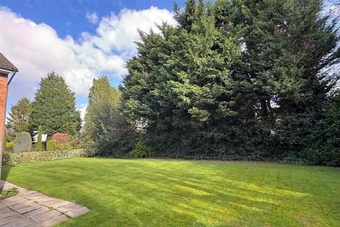 8 Cedar Walk, Kingswood, Tadworth, KT20 6HW