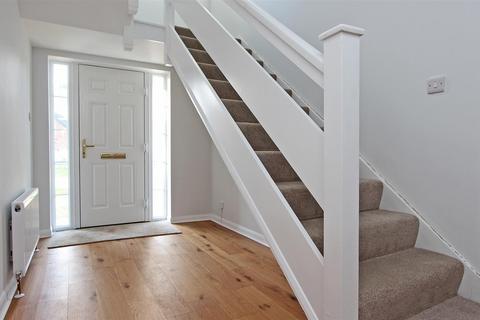 8 Cedar Walk, Kingswood, Tadworth, KT20 6HW