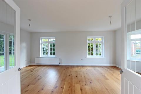 8 Cedar Walk, Kingswood, Tadworth, KT20 6HW