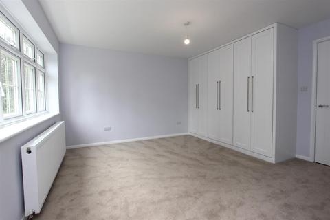 8 Cedar Walk, Kingswood, Tadworth, KT20 6HW