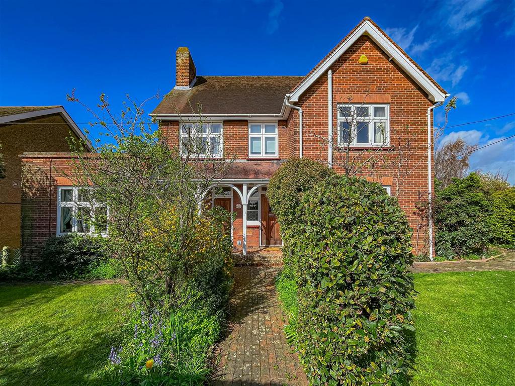Station Road, BurnhamOnCrouch 4 bed detached house for sale £750,000