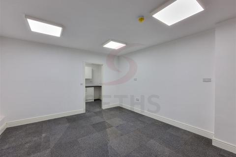 Property to rent, Loughborough Road, Leicester LE4