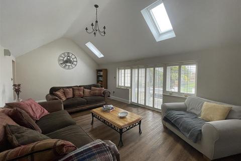 4 bedroom semi-detached house to rent, Northorpe, Bourne