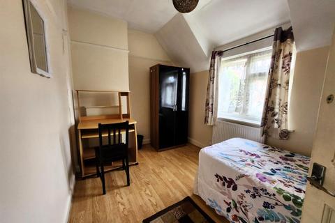 1 bedroom in a house share to rent, Salisbury Road, London N22