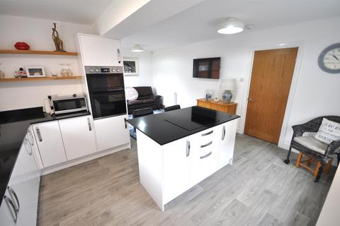 Venlyn Queen Street, Thorne, Doncaster, DN8 5AA