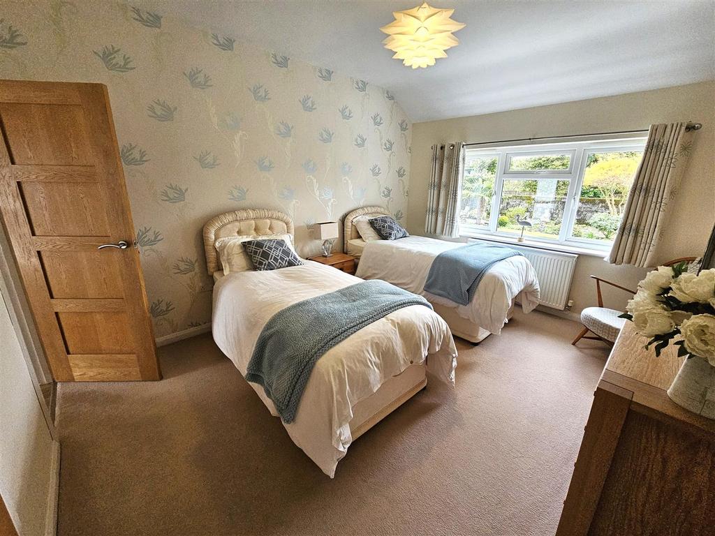 Bedroom 1.jpg