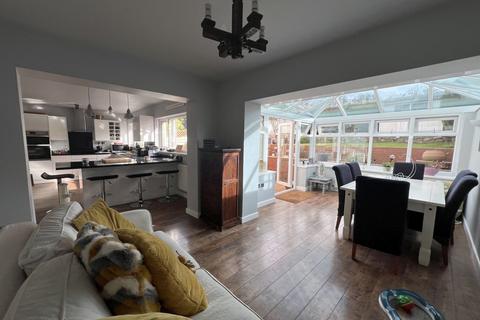 16 Basildene Close, Gilwern, Abergavenny, NP7 0AW