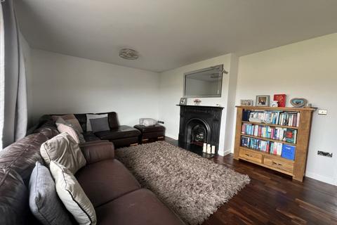 16 Basildene Close, Gilwern, Abergavenny, NP7 0AW