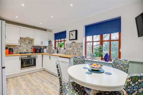 4 Maes Cadwgan, Creigiau, Cardiff, CF15 9TQ