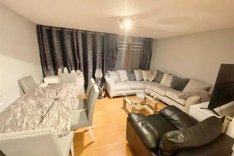 2 bedroom apartment to rent, Heathfield Close, Potters Bar EN6