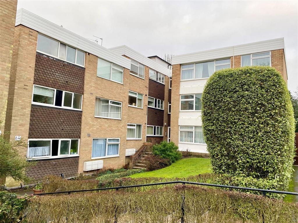 Heathfield Close, Potters Bar EN6 2 bed apartment - £1,600 pcm (£369 pw)