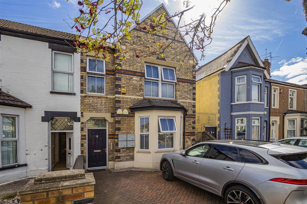 Richards Terrace, Cardiff CF24 1 bed flat £850 pcm (£196 pw)