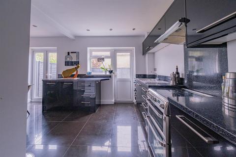 21 Green Close, Mayals, Swansea, SA3 5DN