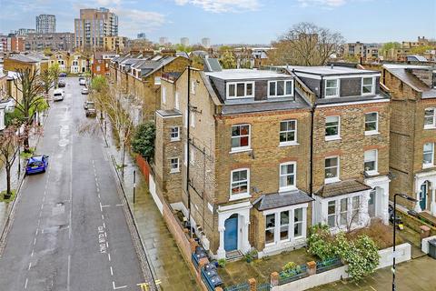 33d Alexandra Grove, London, N4 2LQ