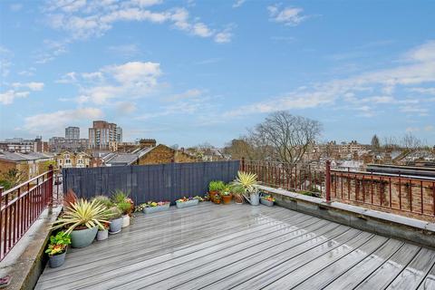 33d Alexandra Grove, London, N4 2LQ