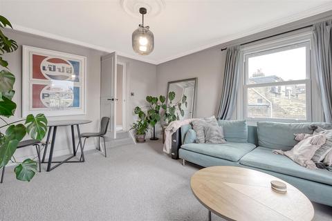 33d Alexandra Grove, London, N4 2LQ