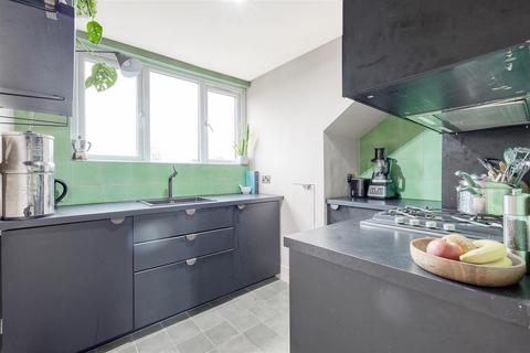 33d Alexandra Grove, London, N4 2LQ
