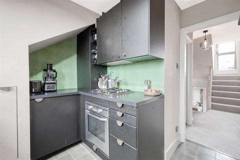 33d Alexandra Grove, London, N4 2LQ