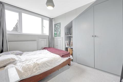 33d Alexandra Grove, London, N4 2LQ