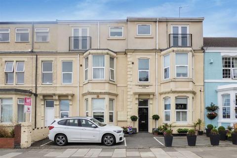 2 bedroom apartment to rent, Park Avenue, Whitley Bay