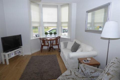 2 bedroom apartment to rent, Park Avenue, Whitley Bay